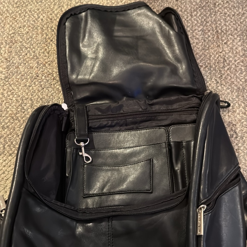 Vintage Kenneth Cole Black Leather Backpack with Silver Accents Unisex * - Picture 7 of 13